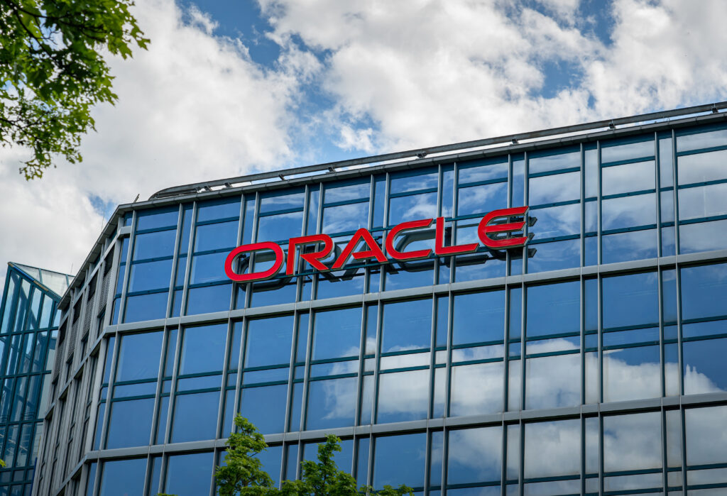 Amid Huge Change at Oracle, Larry Ellison Rolls On
